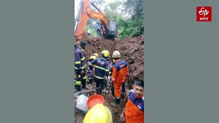ड्रेनेजचं काम सुरू असताना कोसळलेल्या ढिगाऱ्याखाली दोन कामगार अडकले,  सुटकेचे प्रयत्न सुरू