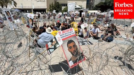 Israeli Activists Surround Themselves With Razor Wire In Protest Demanding Return Of Hostages