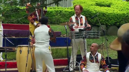 Suenan campanas de boda