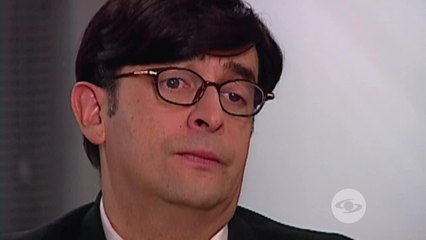 Paula se pone celosa el descubrir que Pedro está con Laura