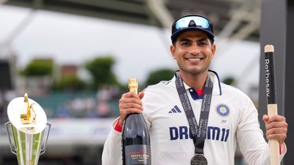 Captain Shubman Gill gets a thumbs up from Sunil Gavaskar after Oval Test win