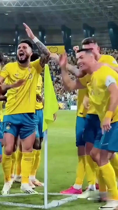 Ronaldo enjoy Arabic dance