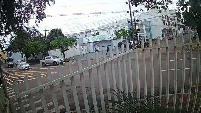 Colisão entre Onix e Argo é registrada no cruzamento das Ruas Rio Grande do Sul e Uruguai em Cascavel