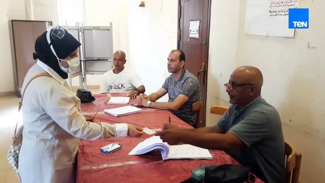 توافد الناخبين على اللجان الانتخابية بالبحيرة للإدلاء باصواتهم فى إنتخابات مجلس الشيوخ