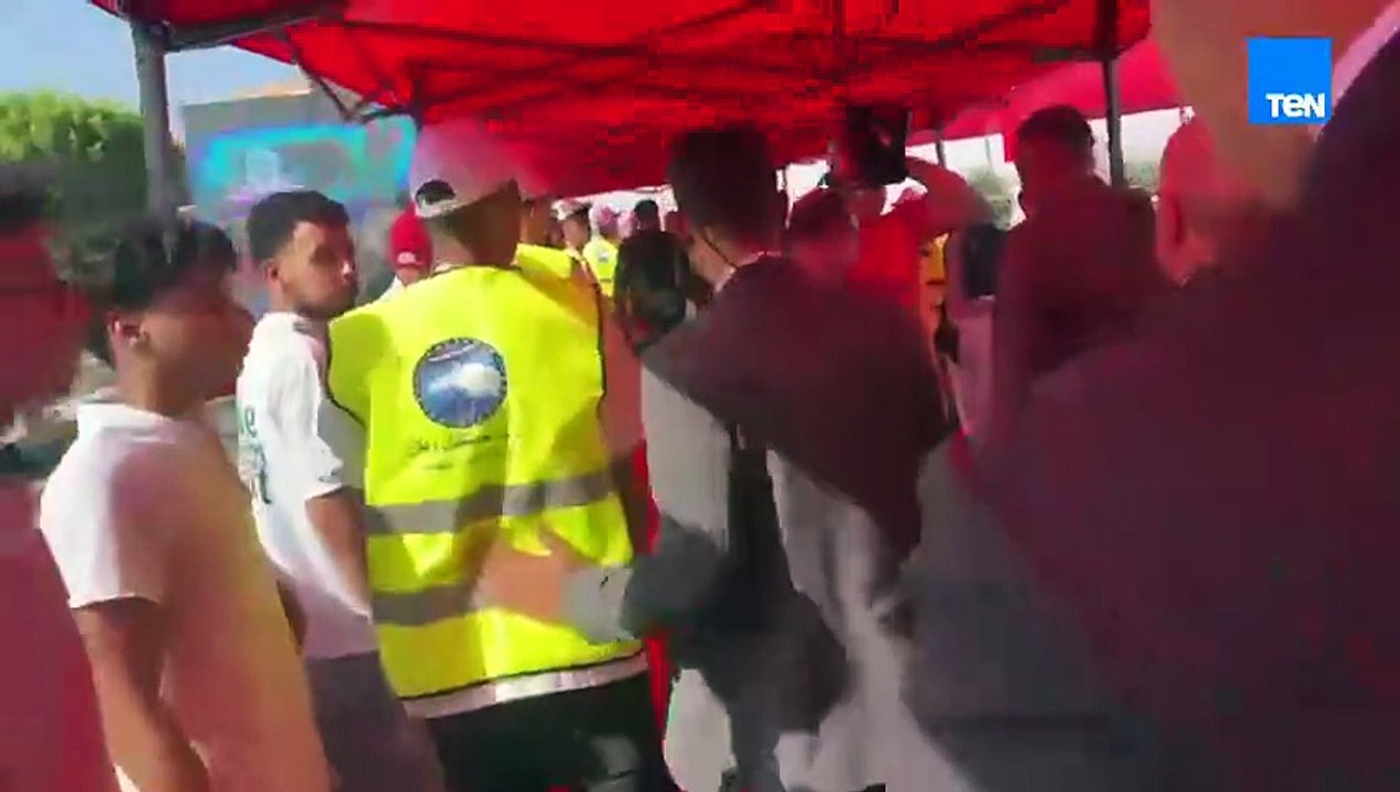 وزير التعليم العالي يدلي بصوته في انتخابات الشيوخ بلجنته في مدرسة سيزا التجمع الخامس