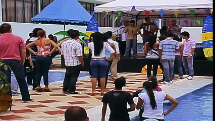 Isaza está manchado de pies a cabeza