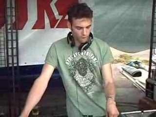 Epicentre au teknival (crucey 2008)