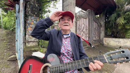 “Gata”, el campesino que le canta a la vida desde San Isidro de Heredia