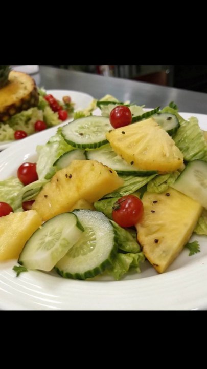 Pineapple and Cucumber Salad🍍🥒 Refreshing, tangy, and full of vibrant flavors, this Pineapple and Cucumber Salad is the perfect side dish for any summer meal! Sweet and savory in every bite! 🌞✨