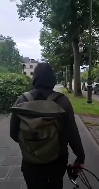 "غزہ کے لیے!".. ایک کارکن نے بیلجیم کے دارالحکومت برسلز میں متحدہ عرب امارات کا سفارت خانہ بند کر دیا۔