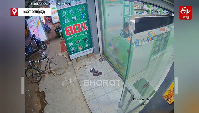 திடீரென தீப்பிடித்த எலக்ட்ரிக் பைக்: வைரலாகும் சிசிடிவி காட்சிகள்!