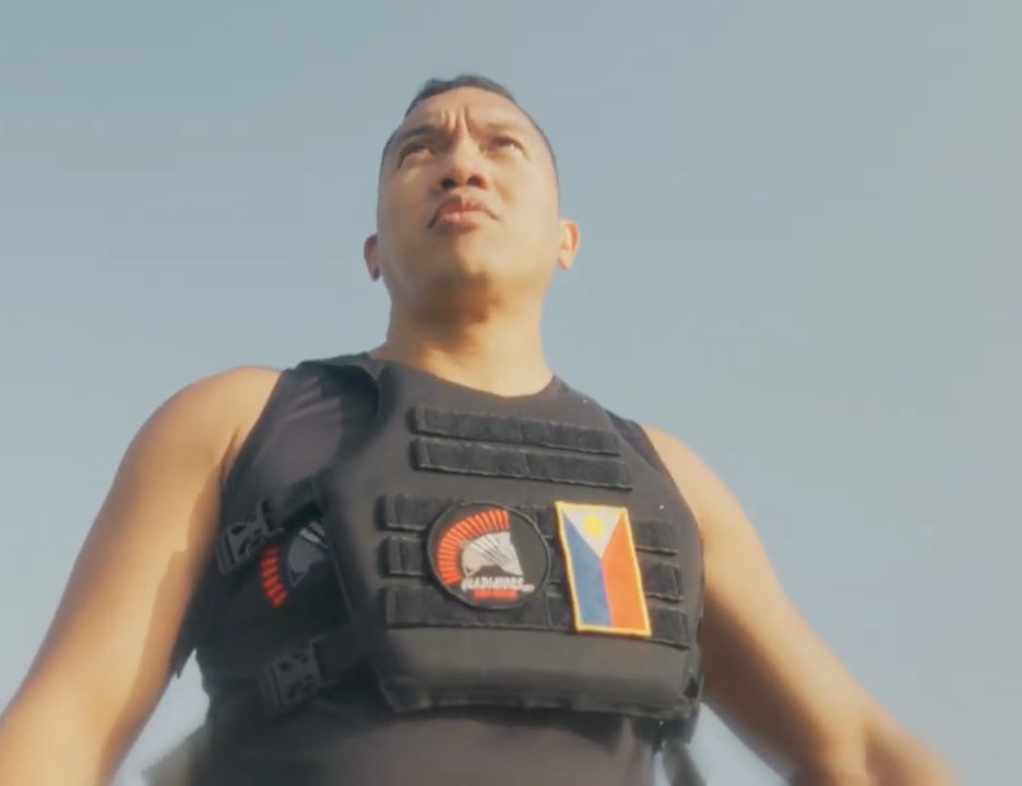 فريق "جلادييتورز".. تحدٍ ووحدة من الفلبين ونجاح عبر مياه دبي