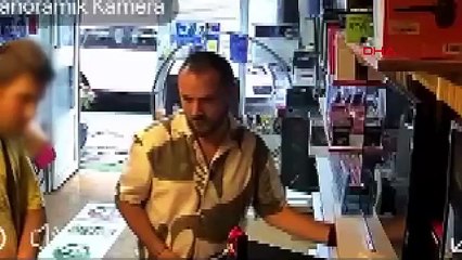 Ümraniye'de 2 kişi oyun konsolu çaldı; dükkan sahibi peşlerinden koşarken telefonunu da çaldırdı