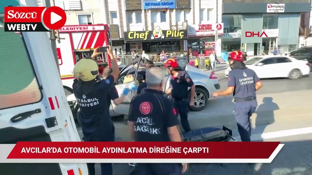 Avcılar'da otomobil aydınlatma direğine çarptı; kaza kamerada