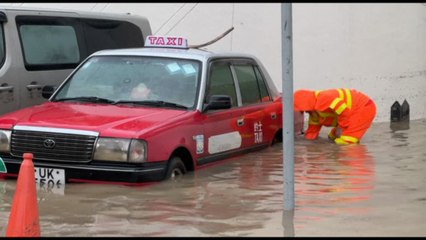 Hong Kong allagata dalle piogge torrenziali