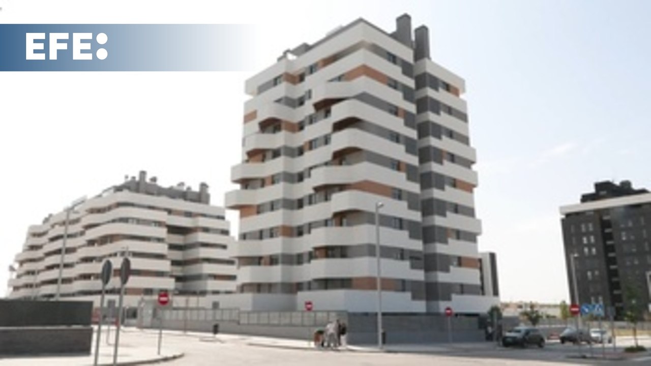 La compraventa de viviendas sube un 17,9 % en junio y encadena doce meses al alza