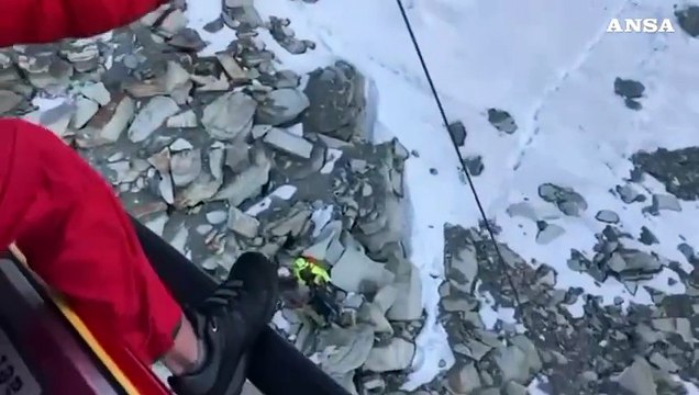 Alpinisti bloccati sul Cervino, recuperati all'alba in elicottero
