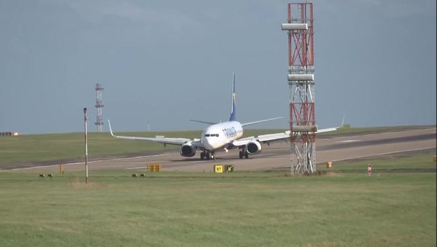Planes struggle to land in high winds as Storm Floris batters parts of UK