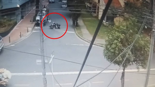Ladrones perdieron el control de la moto durante persecución y fueron capturados en Bogotá