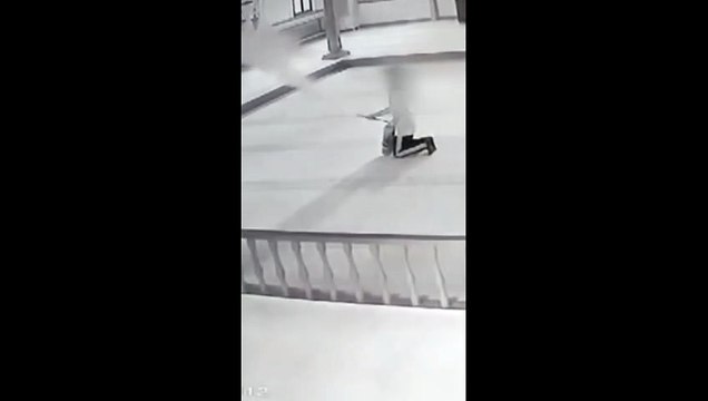 Genç kızların camide yaptıkları pes dedirtti! Saygısız gençler sözde eğlendi