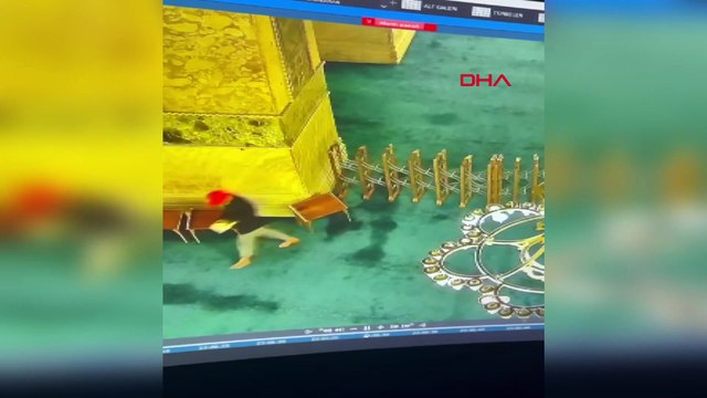 Ayasofya Camii'nde kundaklama girişimi! Ateşe verip kaçtı