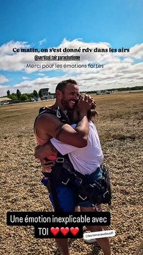 Laure Manaudou et son grand frère Nicolas ont sauté en parachute au bassin d'Arcachon. Instagram, le 5 août 2025.