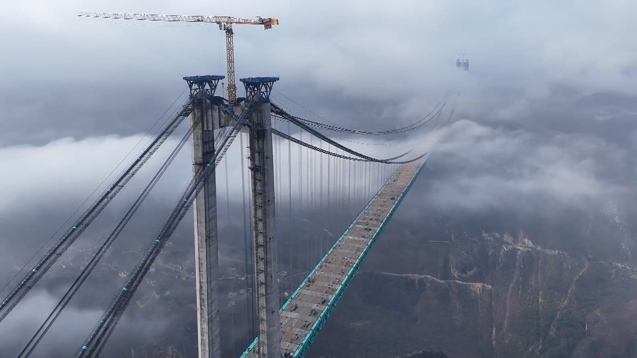 La Chine dévoile le pont le plus haut du monde