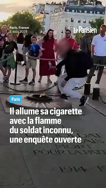 Il allume sa cigarette avec la flamme du soldat inconnu