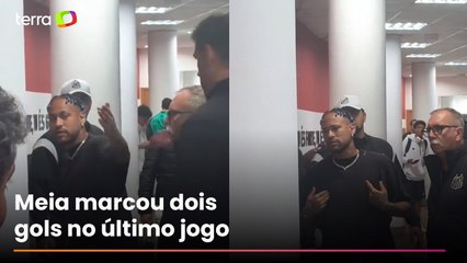 Neymar discute com jornalista após vitória do Santos em São Paulo
