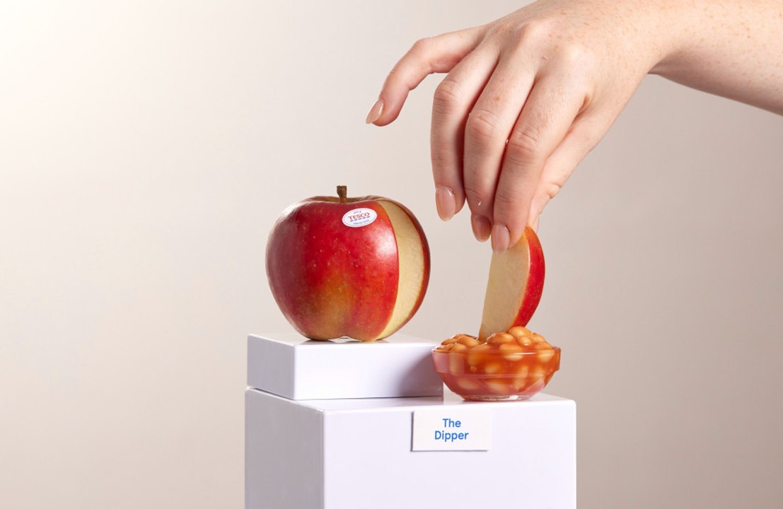 Families in the UK like to eat apples with baked beans