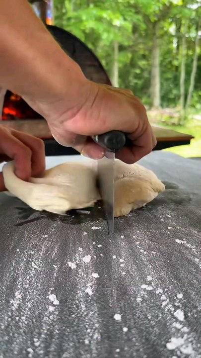 Sausage bread with refreshing toppings#fypageシ #foryourpage #cooking #homecooking #goodfood #foodlovers #recipe #simplerecipe #sausages #bread #eating #foodie #yummyfood #deliciousfood #toast #foodie #cookingwithlove #appetizer