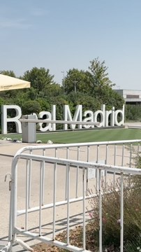 Locura absoluta en Valdebebas con la vuelta del Real Madrid