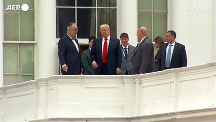 Trump sul tetto della Casa Bianca ispeziona i lavori di ristrutturazione