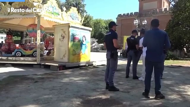 Controlli della polizia in piazza XX Settembre a Bologna. Il video