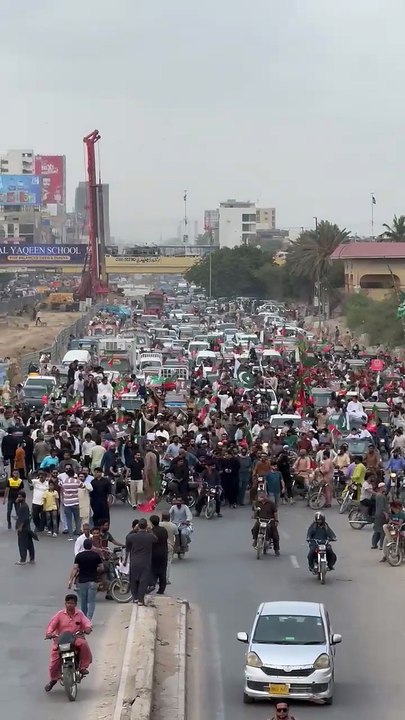 02 - How did PTI manage to put up a successful show despite police onslaught in the first day of "Free Imran Khan Movement"