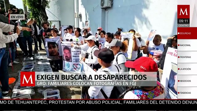 Guerrero: Familias de desaparecidos colocan fotografías en FGJ