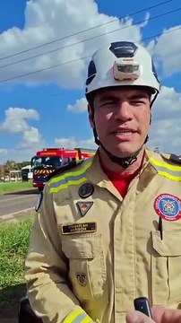 Carro com placas de Umuarama se envolve em colisão com caminhão na PR-323 - Tenente Warison