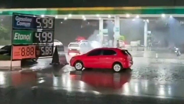 Princípio de incêndio em carro, em posto de combustíveis em Arapiraca