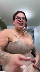 Thais Carla usa cinta modeladora após bariátrica para conter pele flácida: "Tudo no seu devido lugar"