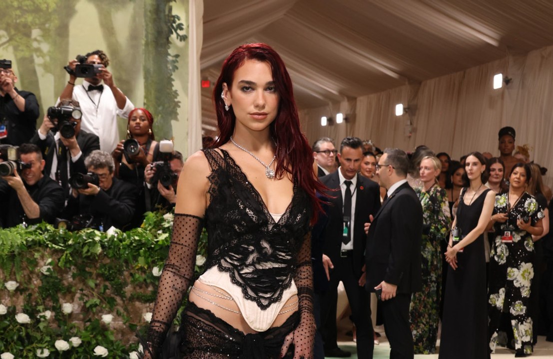 Dua Lipa, fitness ve yaşam tarzı ürünleri için ismini markalaştırıyor