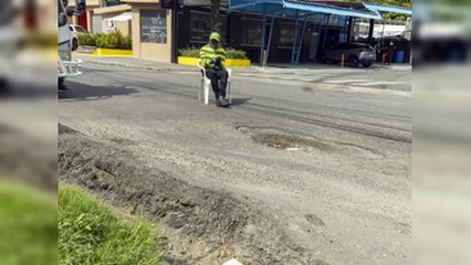 Desnivel en calle aumenta riesgo de accidentes en Los Prados