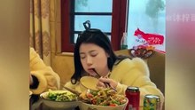 忍住别笑，盘点21个憨憨女孩的搞笑瞬间