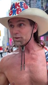 'Naked Cowboy' defiende la fianza para visados de Trump