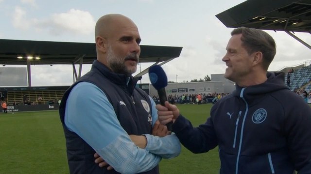 Pep Guardiola y Bernardo Silva hablan en Zona Mixta en el entrenamiento