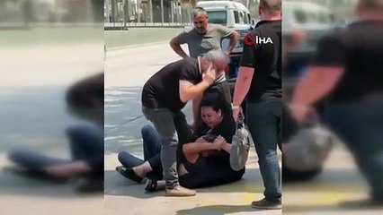 Eski eşi kocasını yol ortasında evire çevire dövdü!