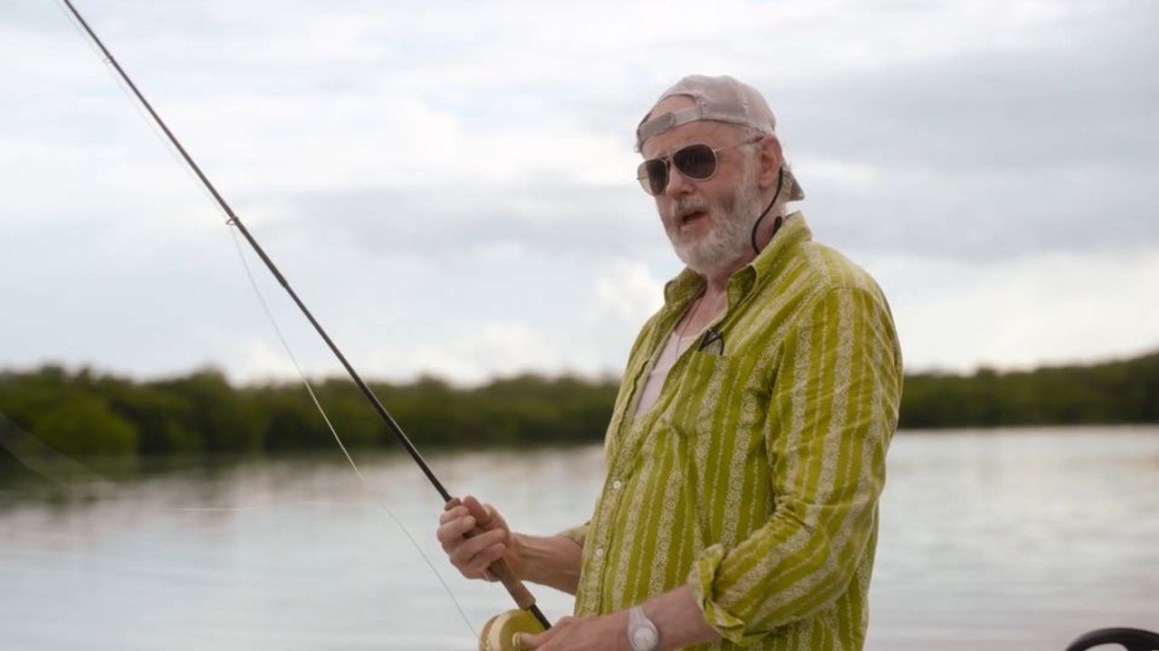 Looking Through Water Tráiler VO