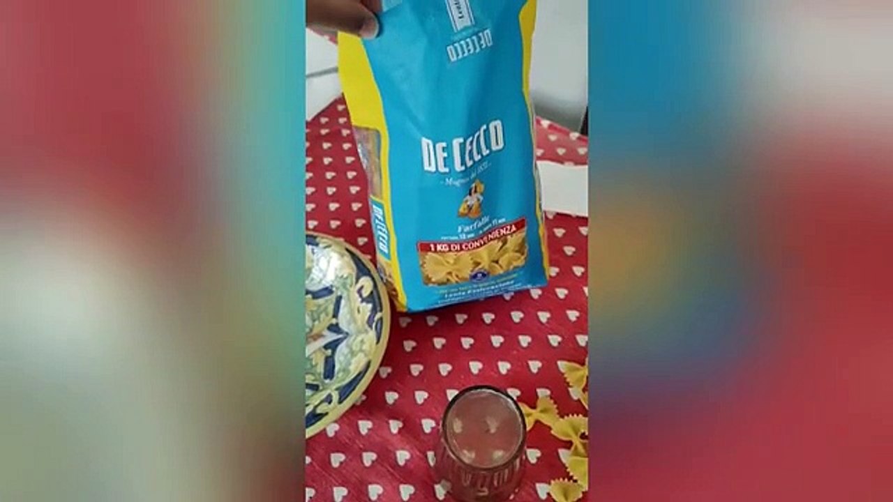 COMPRANO LA PASTA DI UNA NOTA MARCA E GUARDATE CHE COSA CI TROVANO DENTRO, INCREDIBILE!!