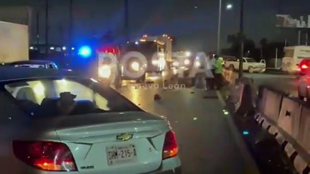 VIDEO | Choque carambola en Apodaca termina con autos volcados y 2 heridos