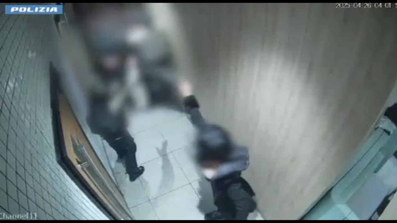 Aggressione omofoba in un fast food a Catania: fermati due ragazzi