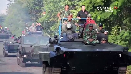 Kala Warga Sipil Diajak Naik Kendaraan Tempur